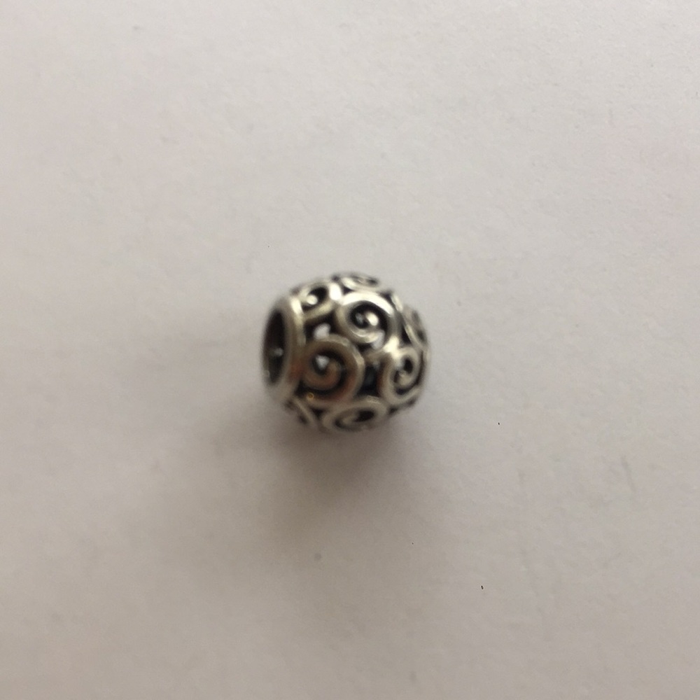Pandora Openwork Swirl Charm - 790896 - Picture 3 of 6